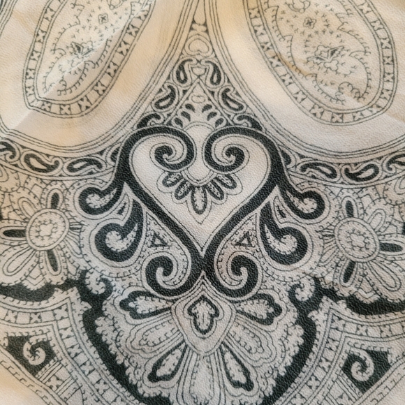 Vintage Scarf ~ Black & Cream Tone Paisley ~ Retro ~ Blemishes FINAL PRICE - Picture 6 of 16